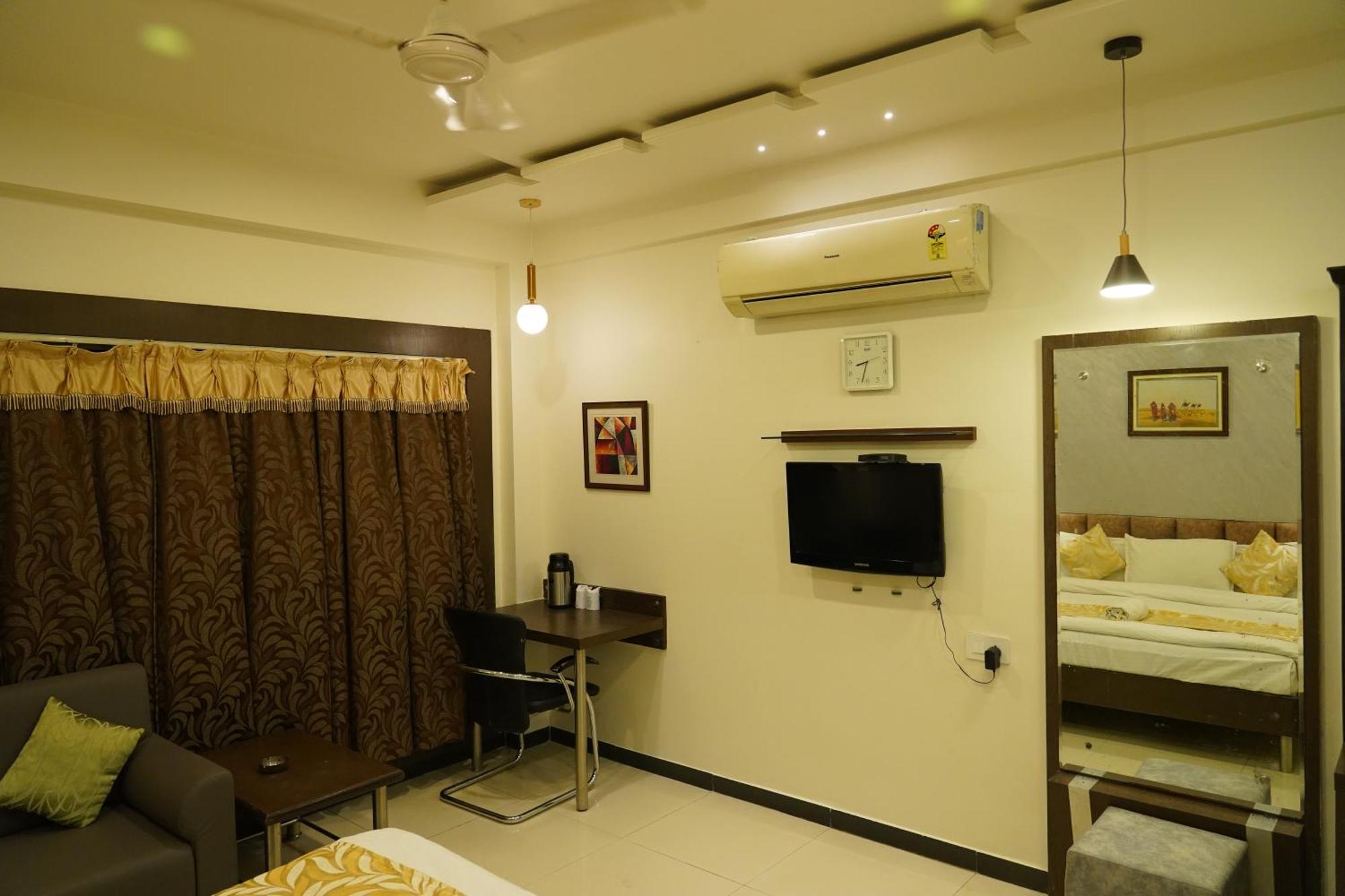 Marshall The Grand Hotel Ahmedabad Exterior foto