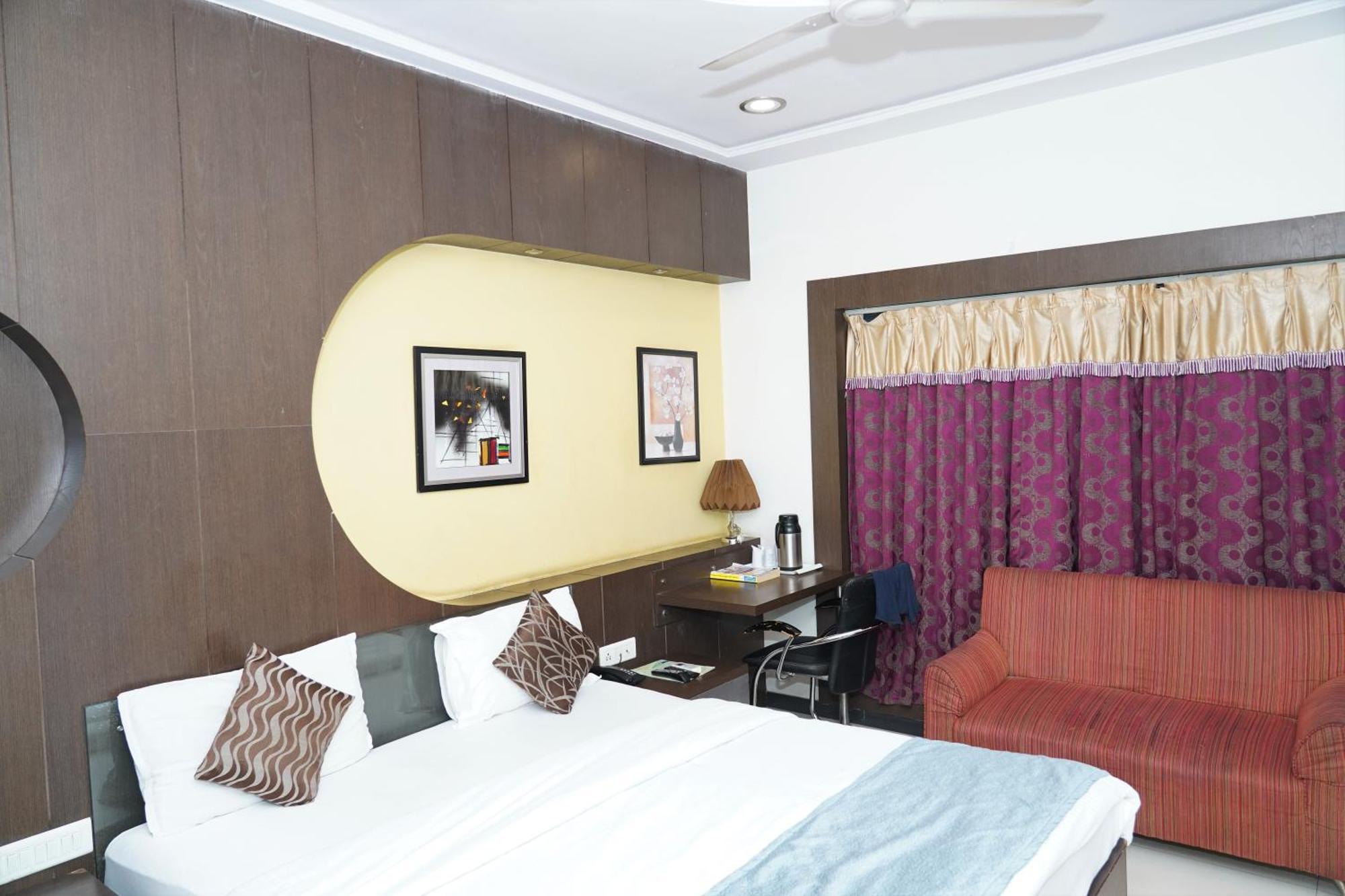 Marshall The Grand Hotel Ahmedabad Exterior foto