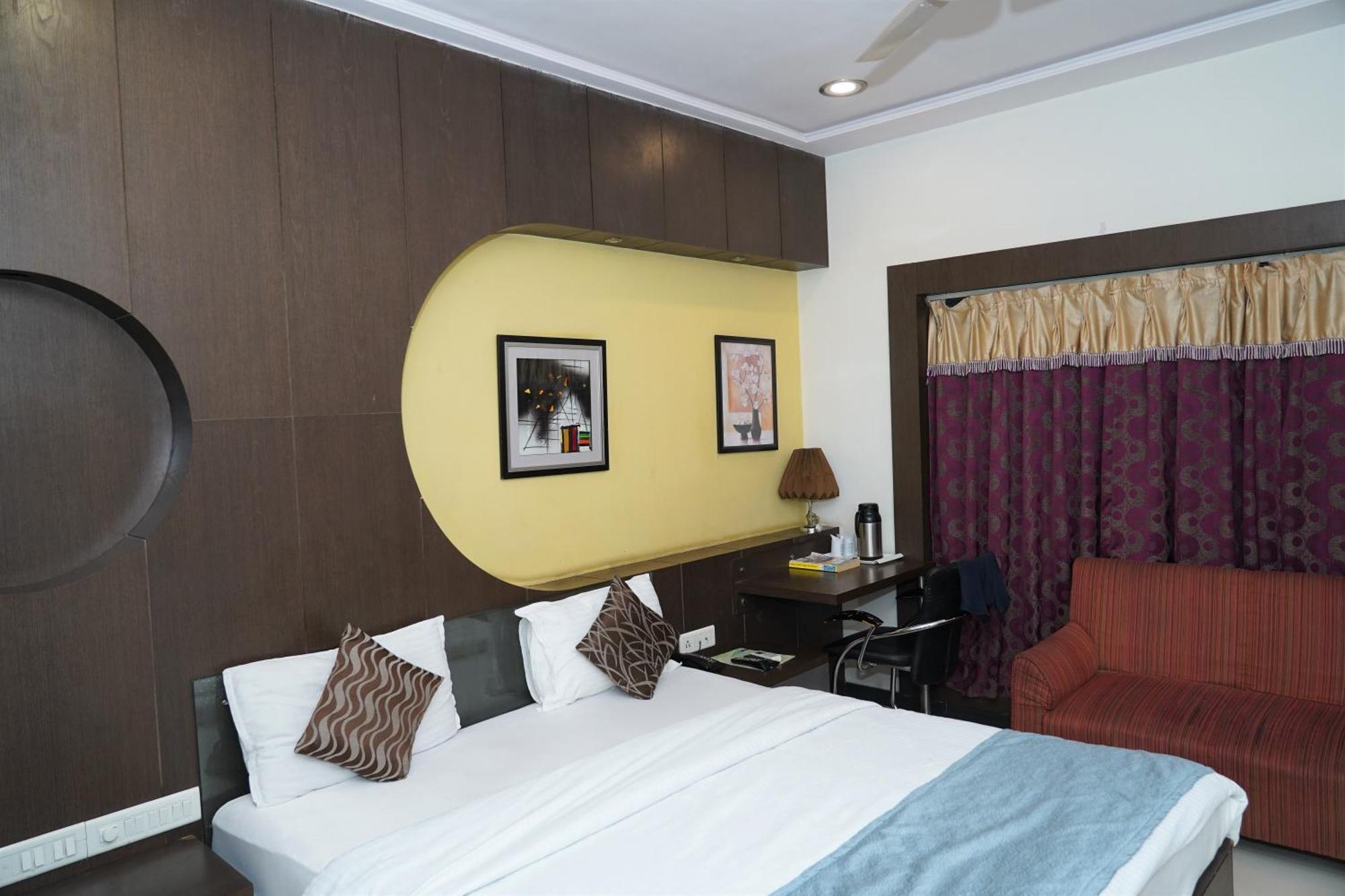Marshall The Grand Hotel Ahmedabad Exterior foto