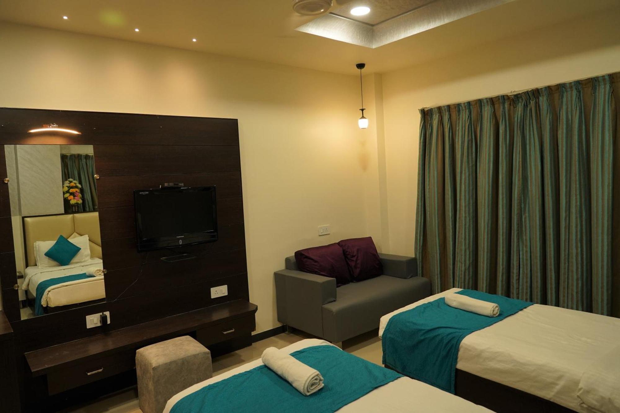 Marshall The Grand Hotel Ahmedabad Exterior foto