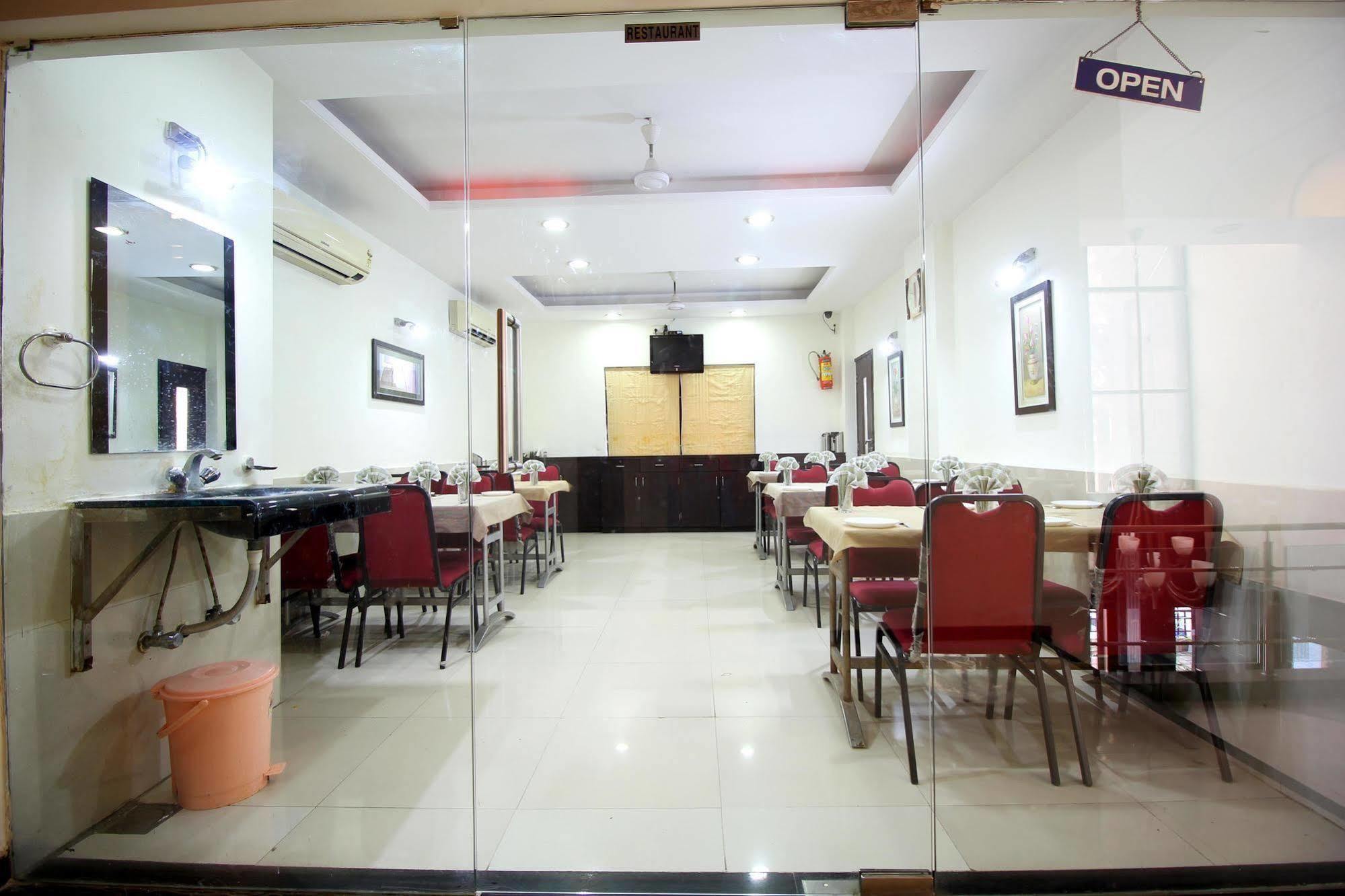 Marshall The Grand Hotel Ahmedabad Exterior foto